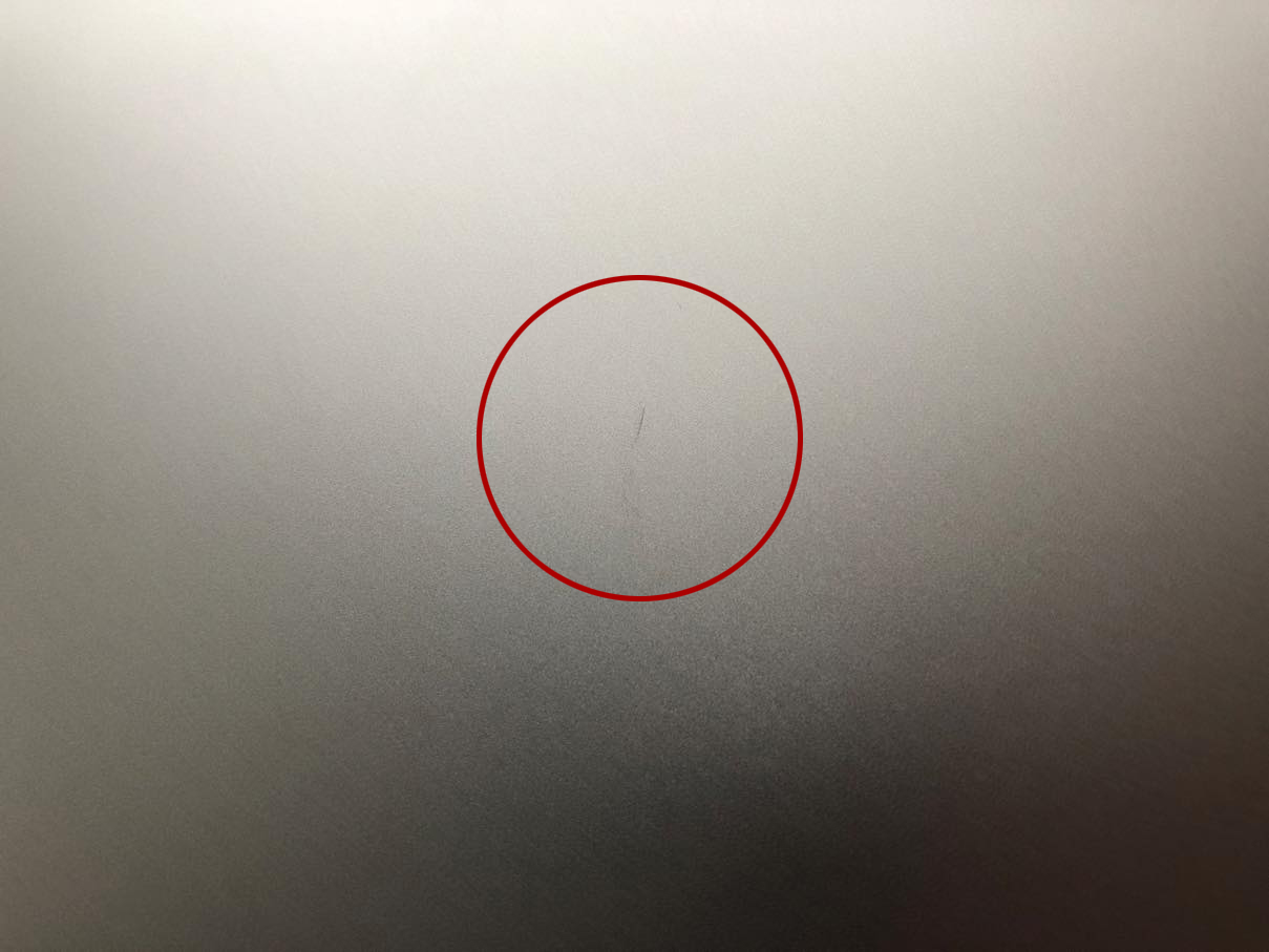 MacBook Pro整備済製品の傷