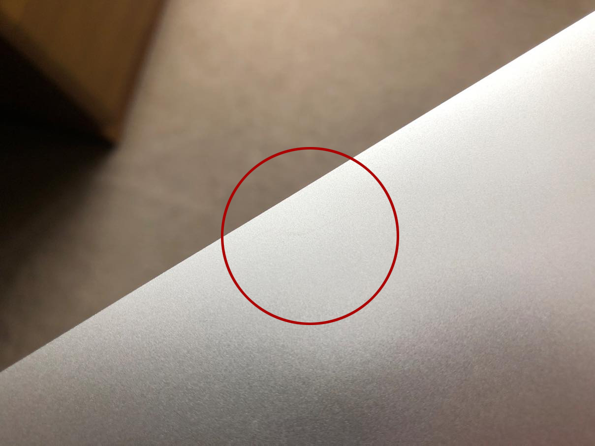 MacBook Pro整備済製品の傷