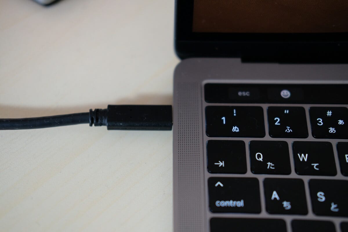 USB-Cケーブルだけで様々なことができる