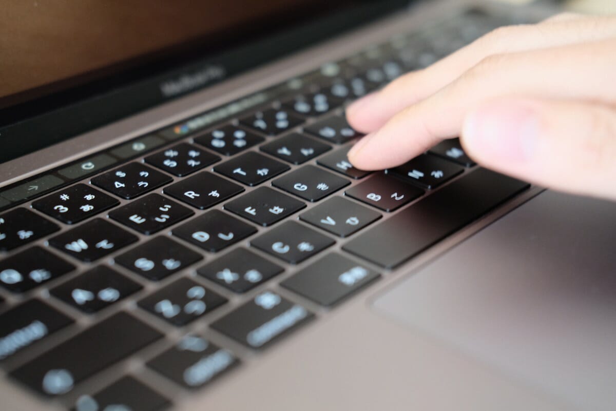 MacBook Proのキーボードは指が痛くなる