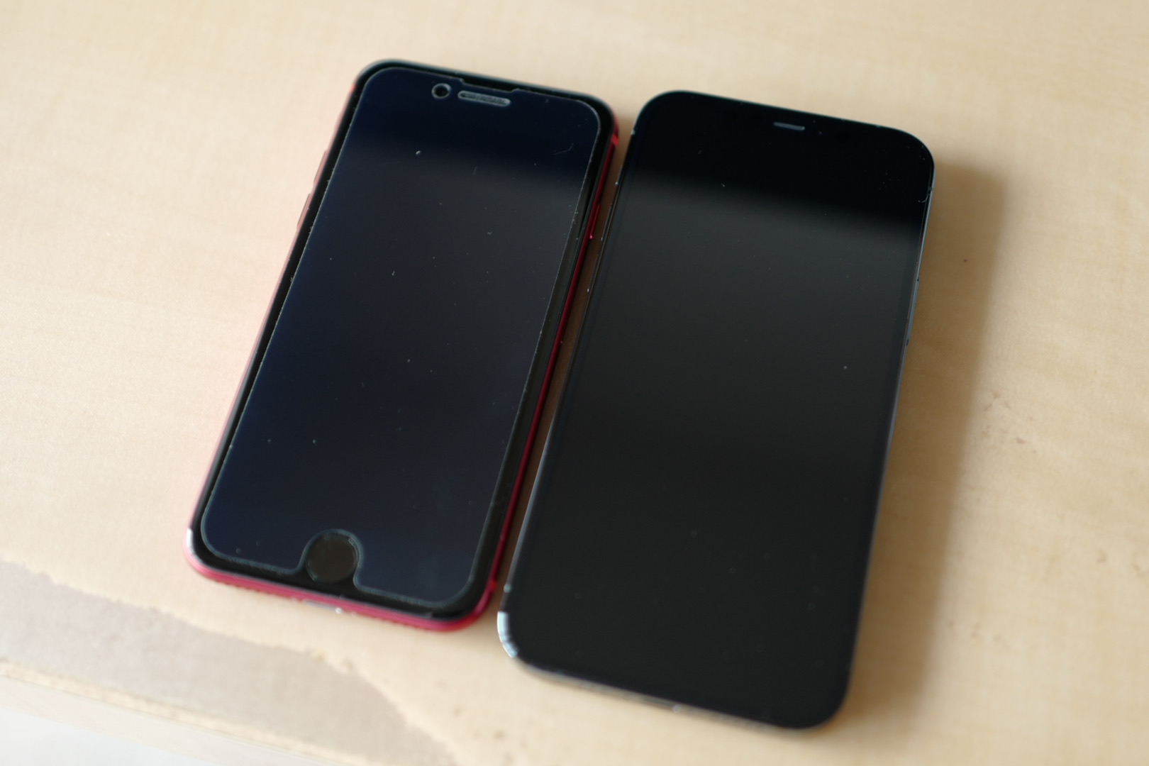 iPhone SE第二世代とiPhone 12 Pro